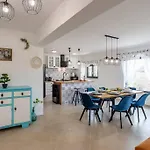 House With Pool Poli Stare Nuoni *