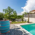 Vakantiehuis House With Pool Poli Stare Nuoni *