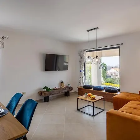House With Pool Poli Stare Nuoni