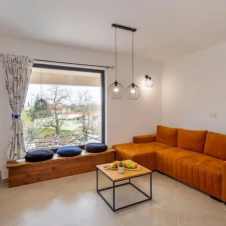 House With Pool Poli Stare Nuoni *