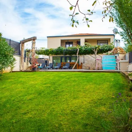 Vikendica House With Pool Poli Stare Nuoni Zminj
