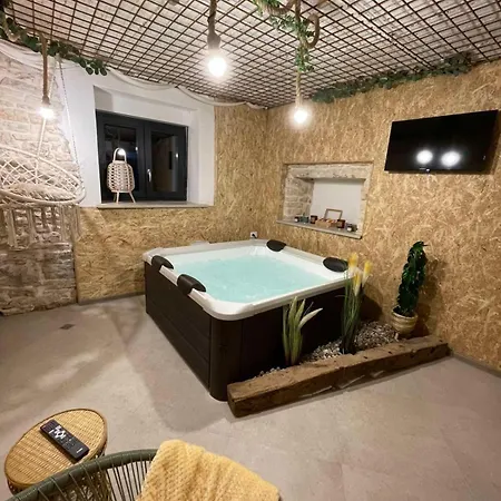 House With Pool Poli Stare Nuoni * Žminj