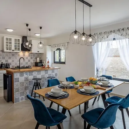 House With Pool Poli Stare Nuoni