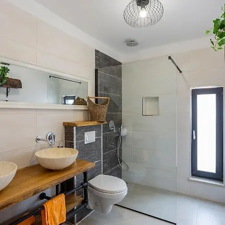 House With Pool Poli Stare Nuoni *