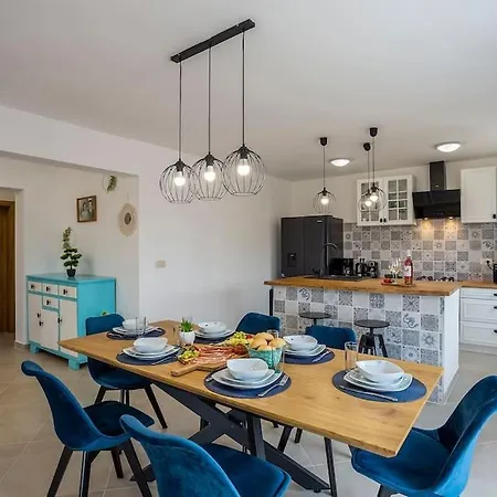 House With Pool Poli Stare Nuoni Feriehus *