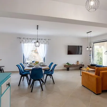 House With Pool Poli Stare Nuoni * Žminj