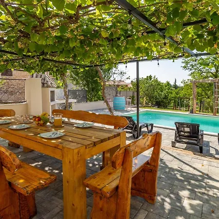 House With Pool Poli Stare Nuoni *