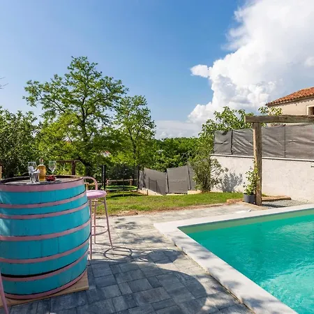 Feriehus House With Pool Poli Stare Nuoni *