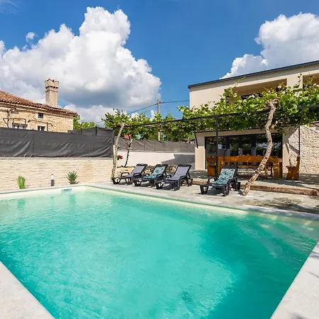 House With Pool Poli Stare Nuoni * Žminj