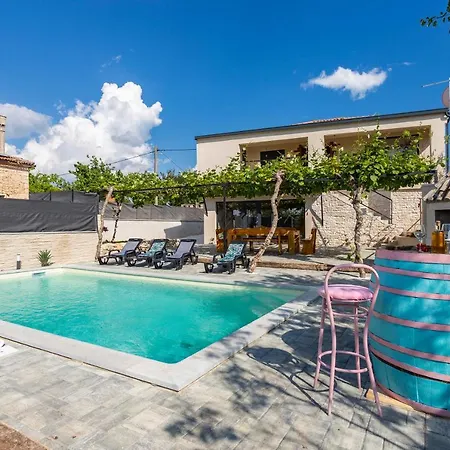 House With Pool Poli Stare Nuoni