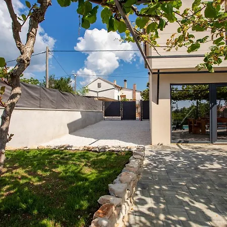 House With Pool Poli Stare Nuoni